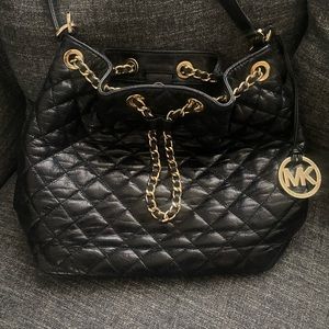 Michael kors bucket purse